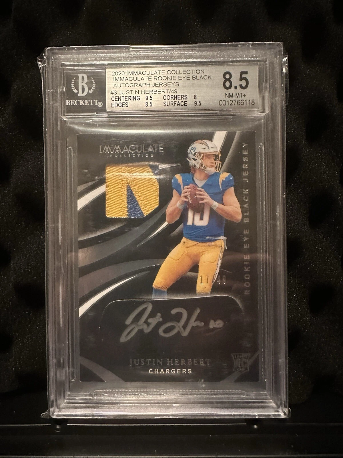 Justin Herbert Panini Immaculate Collection Rookie Eye Black Jersey Autographs #REB3 Base