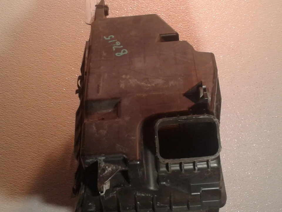 Used Air Cleaner Assembly fits: 2000  Infiniti i30  Grade A - Image 2 of 4