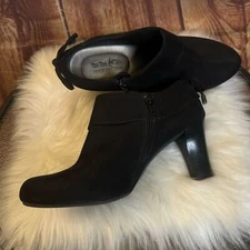 Coach and Four Women’s Black Suede Ankle Booties 3 in Heel Size 8.5