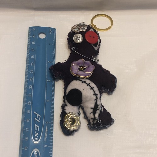 Creepy Voodoo Doll keychain - Picture 3 of 3