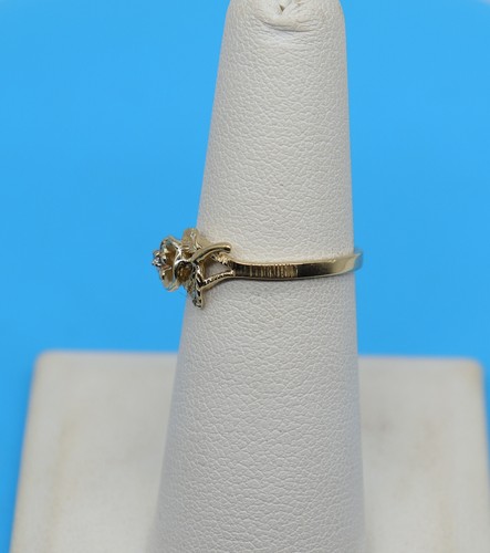 Petite 14k Yellow Gold Flower w/ Accent Diamond .005 Ring Sz 6 - Picture 3 of 4