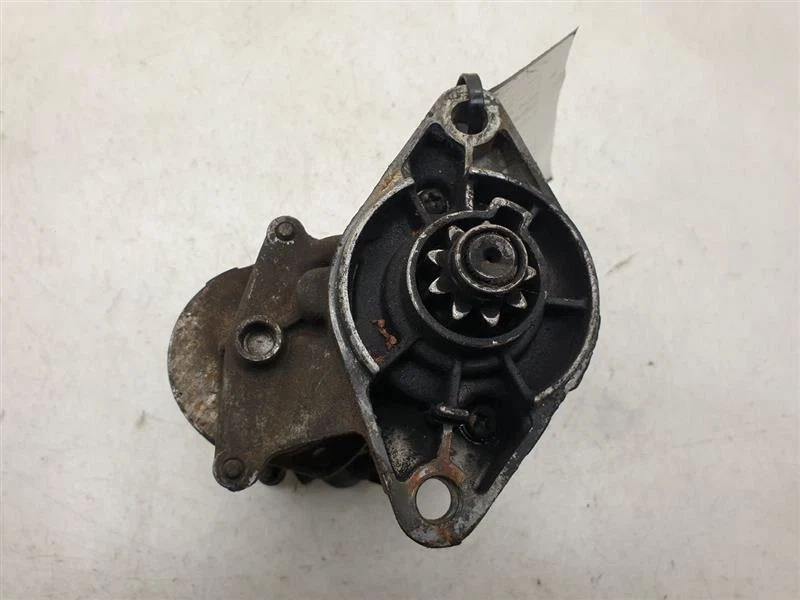 MONTAJE MOTOR ARRANQUE TOYOTA PICKUP 81-87 2,4 L 4X4 MT 1,4 KW  Foto 4 de 4