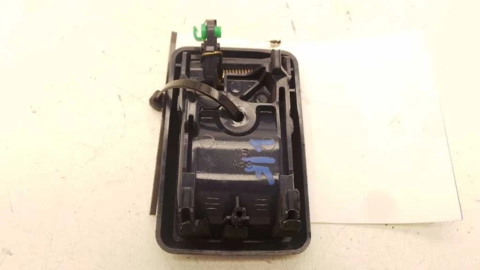 1990 TOYOTA 4RUNNER SR5 DRIVER SIDE FRONT INTERIOR DOOR HANDLE - Image 3 of 4