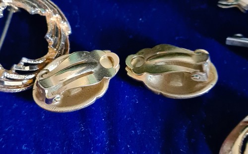 Vintage MADE IN GERMANY Egyptian Style Brooch, Scarab Earrings + Clip + Brooches - Picture 5 of 24