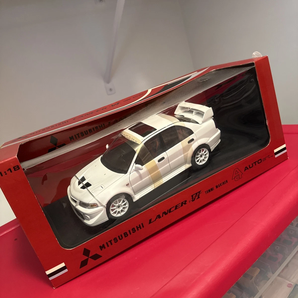 Preços baixos em AUTOart Mitsubishi 1:18 Escala Carros, caminhões