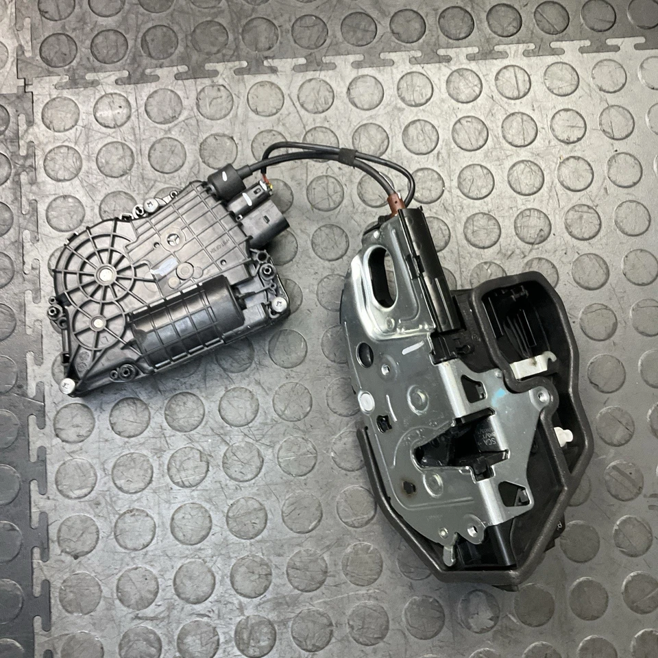 BMW 750i 2009-2015 actuador de cierre de puerta lateral derecho del pasajero OEM Foto 2 de 4