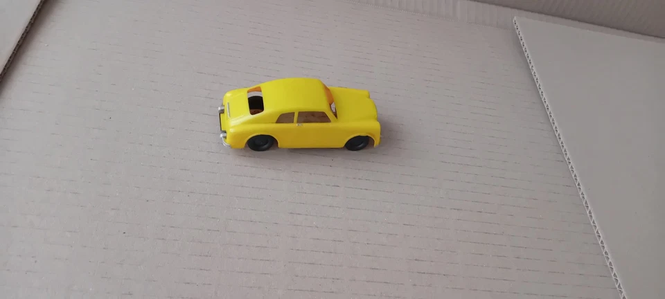 LANCIA ??? MODELE PLASTIQUE MADE IN YUGOSLAVIA - Photo 4/4