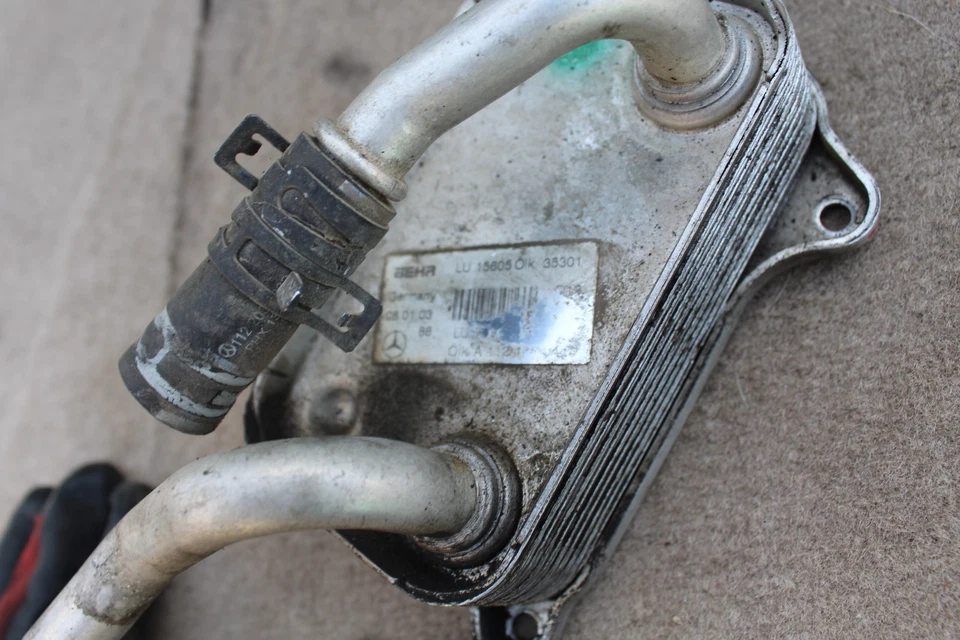 1998-2005 w163 MERCEDES ML320 ML430 REFRIGERADOR FLUIDO DE ÓLEO DO MOTOR V826 - Imagem 2 de 4