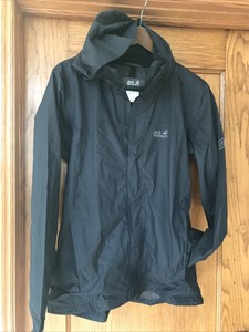 jack wolfskin windbreaker