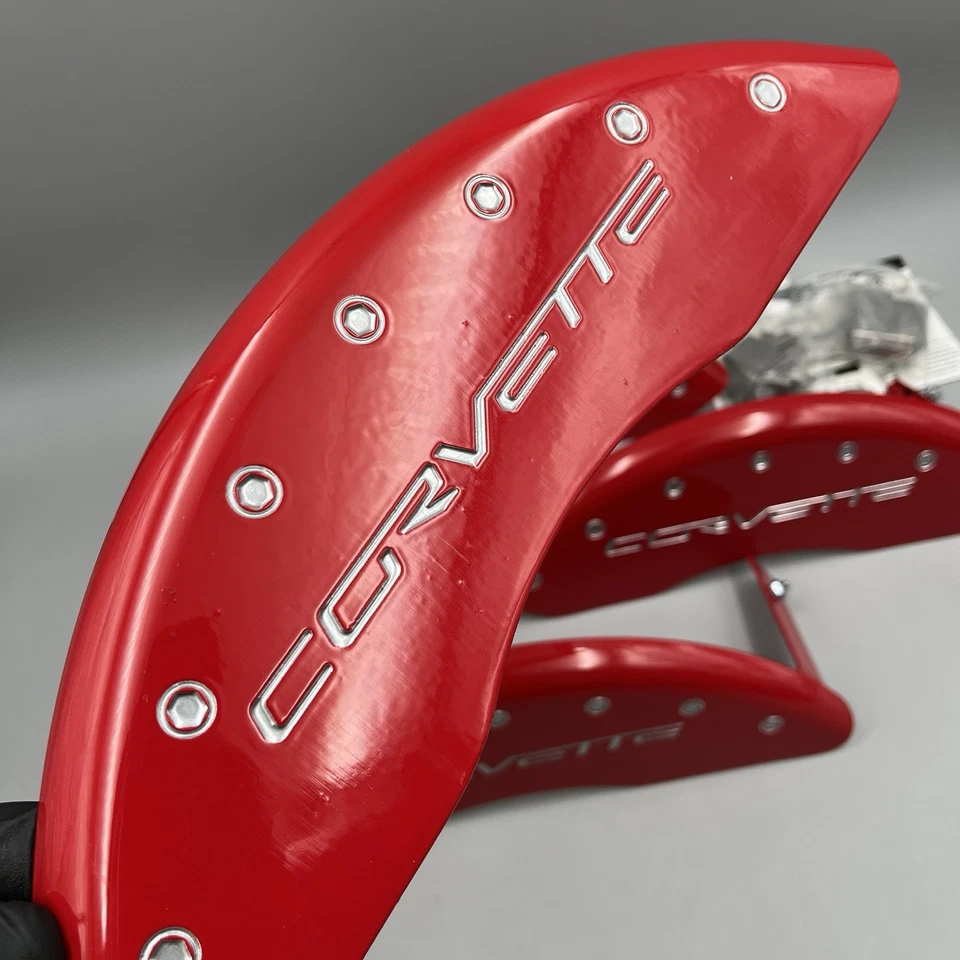 Cubiertas de pinza de freno MGP Chevrolet Corvette 2006-2013 rojo/plateado -13083SCV6RD Foto 3 de 4