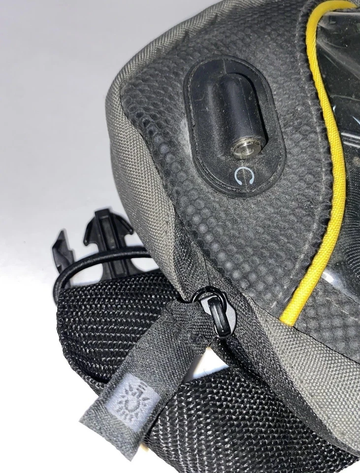 Estuche para reproductor de CD Case Logic con conector para auriculares y correa - Soporte para reproductor de CD Foto 2 de 4