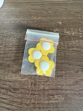 Plastic Buttons - YELLOW FLOWERS DAISIES  3 count 2 Hole 1 1/4"  VINTAGE