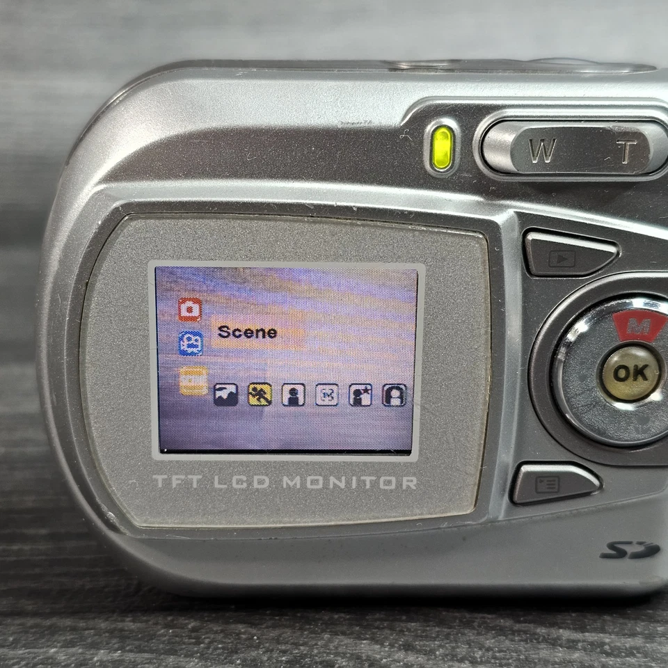 Vivitar ViviCam 3760 3.0MP Digital Camera - Silver - Image 3 of 4