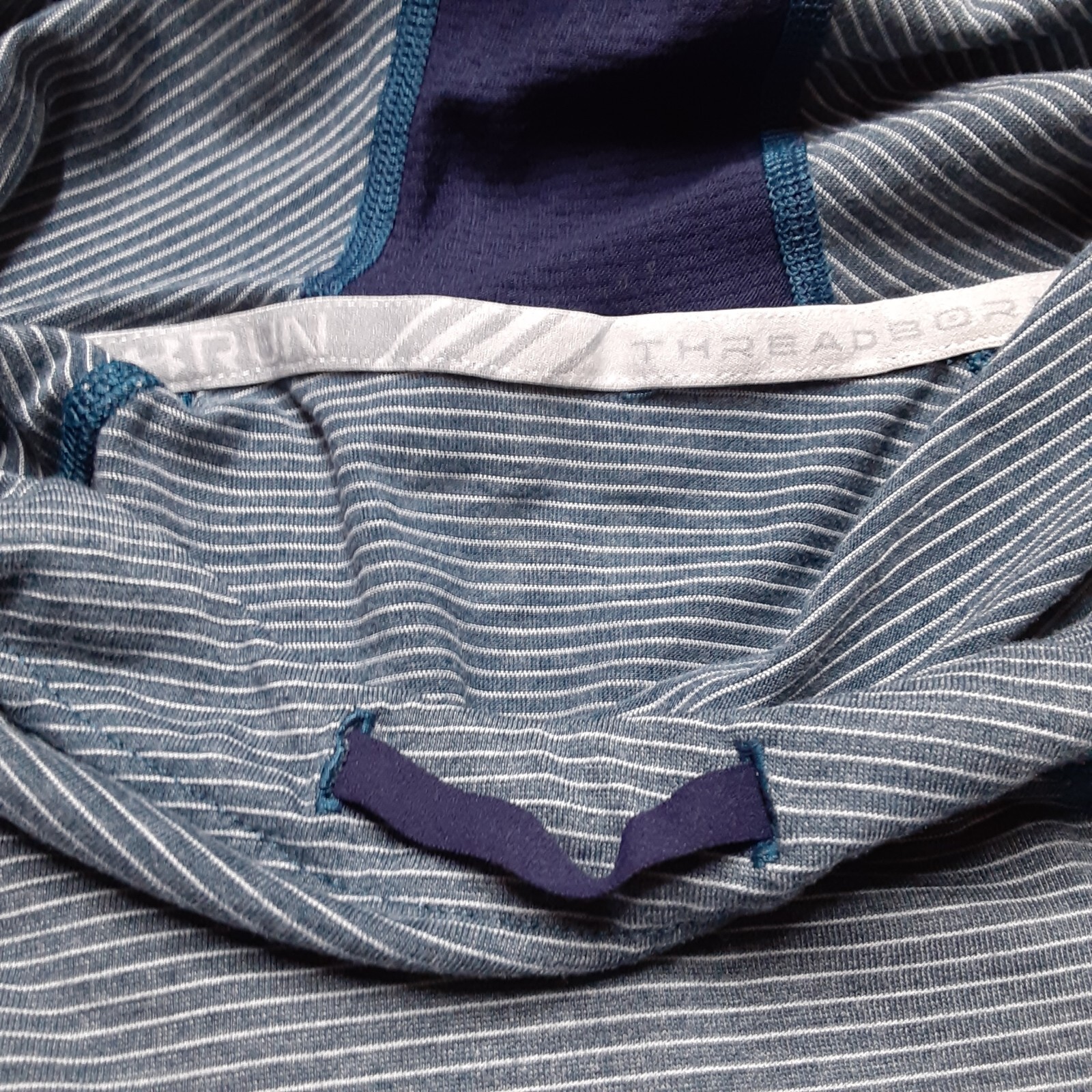 Under Armor Womans Run Threadborne Pullover LS Ho… - image 2