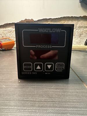 Watlow 945A-1CA2-AJAJ Process Series 945