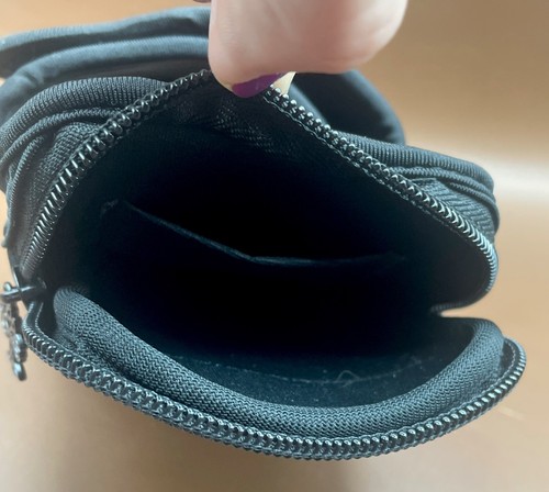Support téléphone bracelet écran tactile chêne et roseau néoprène noir avec poche de rangement - Photo 4 sur 7