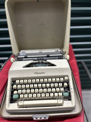 VTG Olympia Typewriter Werke AG Wilhelmshaven/ TESTED&WORKING/Great Cond