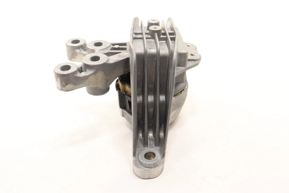 2020 - 2025 CHRYSLER VOYAGER ENGINE RIGHT FRAME MOUNT BRACKET OEM 68224746AD - Image 3 of 4