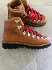 Danner Woman’s Mountain LT Cascade Boots Shoes 6