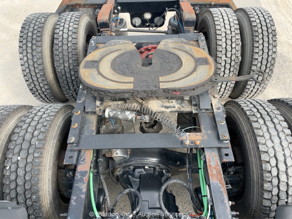 2016 Freightliner Cascadia T/A Daycab Semi Truck Tractor DD13 A/T A/R bidadoo