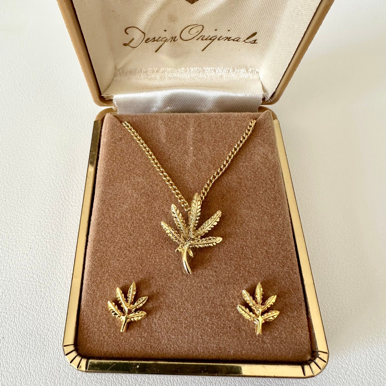 Vintage Gold Marijuana Leaf Jewelry Set