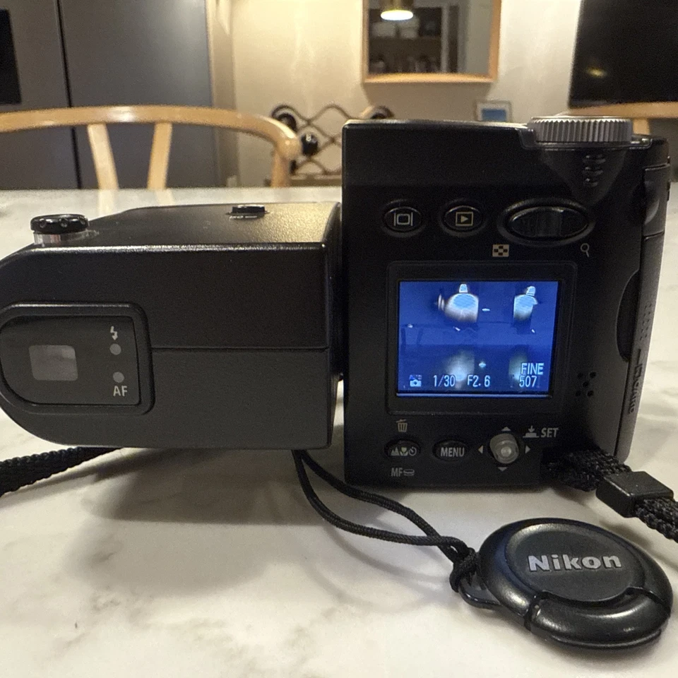 Nikon Coolpix 4500 4.0MP 4x zoom - Image 4 of 4