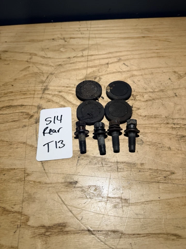 Оригинальные болты с крышками для заднего бампера 95-98 Nissan 240SX S14 - Изображение 2 из 3