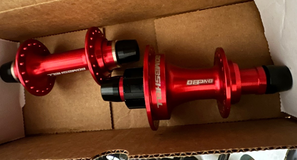 パーツ Bombshell Hub Set-28H-Red Bombshell Hub Set-28H-Red （BMX Race Red Bombshell ONE80
