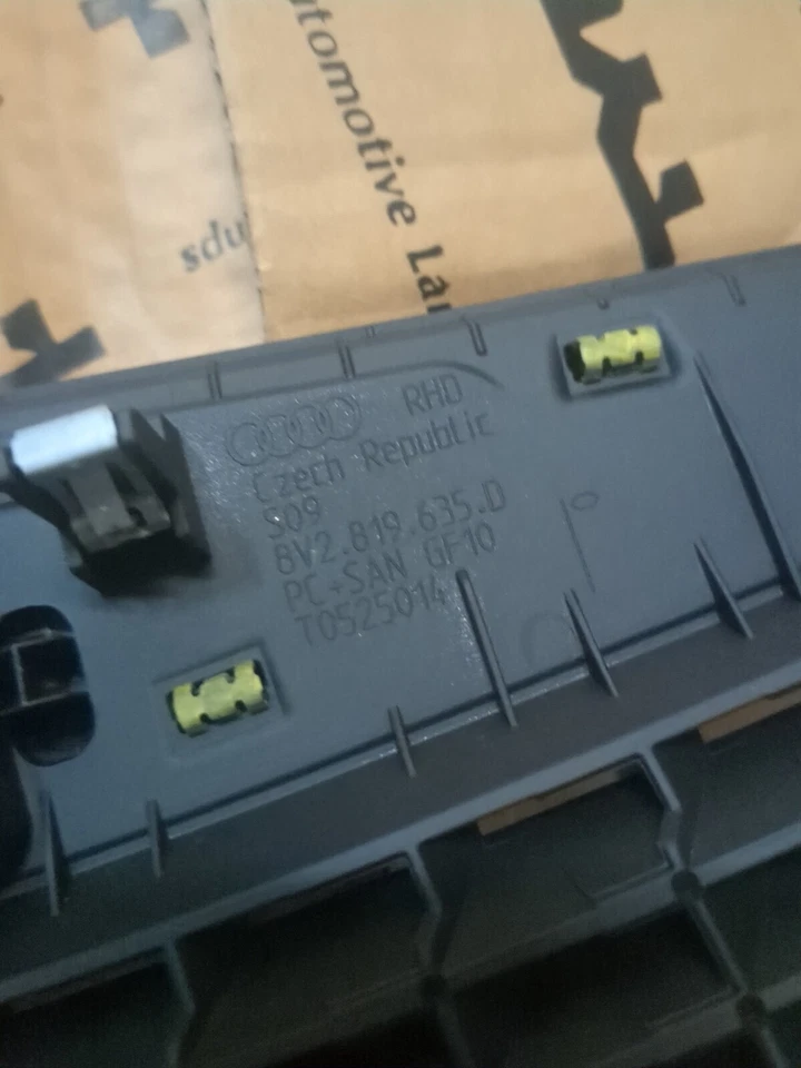 AUDI A3 S-LINE 2016-20 TOP DASHBOARD SPEAKER COVER 8V2819635D              P9228 - Image 3 of 3