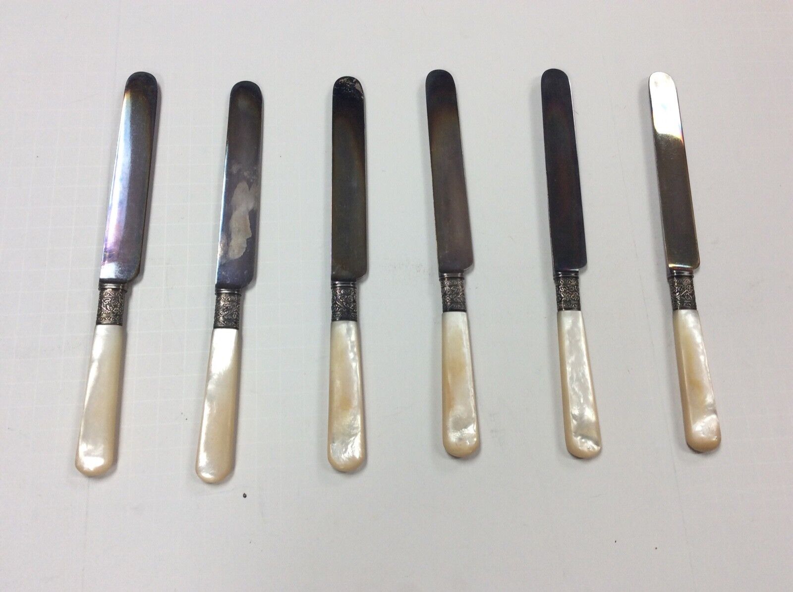 Meriden Cutlery Company Mother of Pearl 9.25” 6 Piece Knife Count