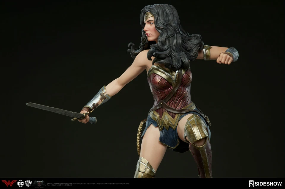 Side Show Wonder Woman (Batman vs Superman) Action Figure - Image 3 of 4