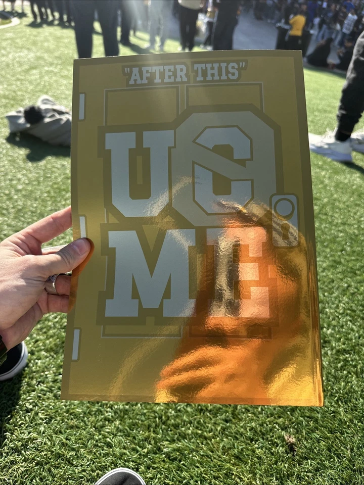 John Cena Survivor Series 2025 LIBRO DEL PROGRAMA FINAL PLE GOLDEN COLECCIONISTAS Foto 3 de 3