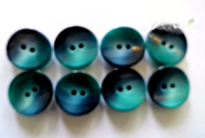 8 ovale zweifarbige grüne 2 Loch Knöpfe 20 mm x 17 mm