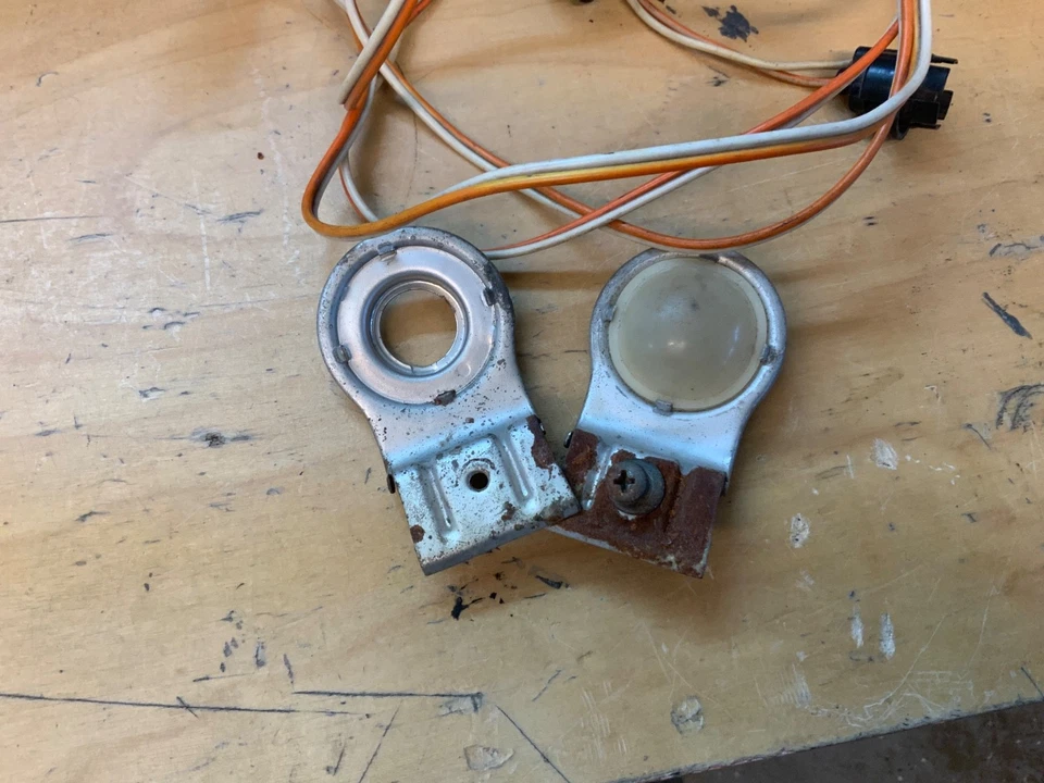 Pontiac GTO 1967 bajo tablero lámpara de cortesía luz con aire acondicionado Foto 2 de 3