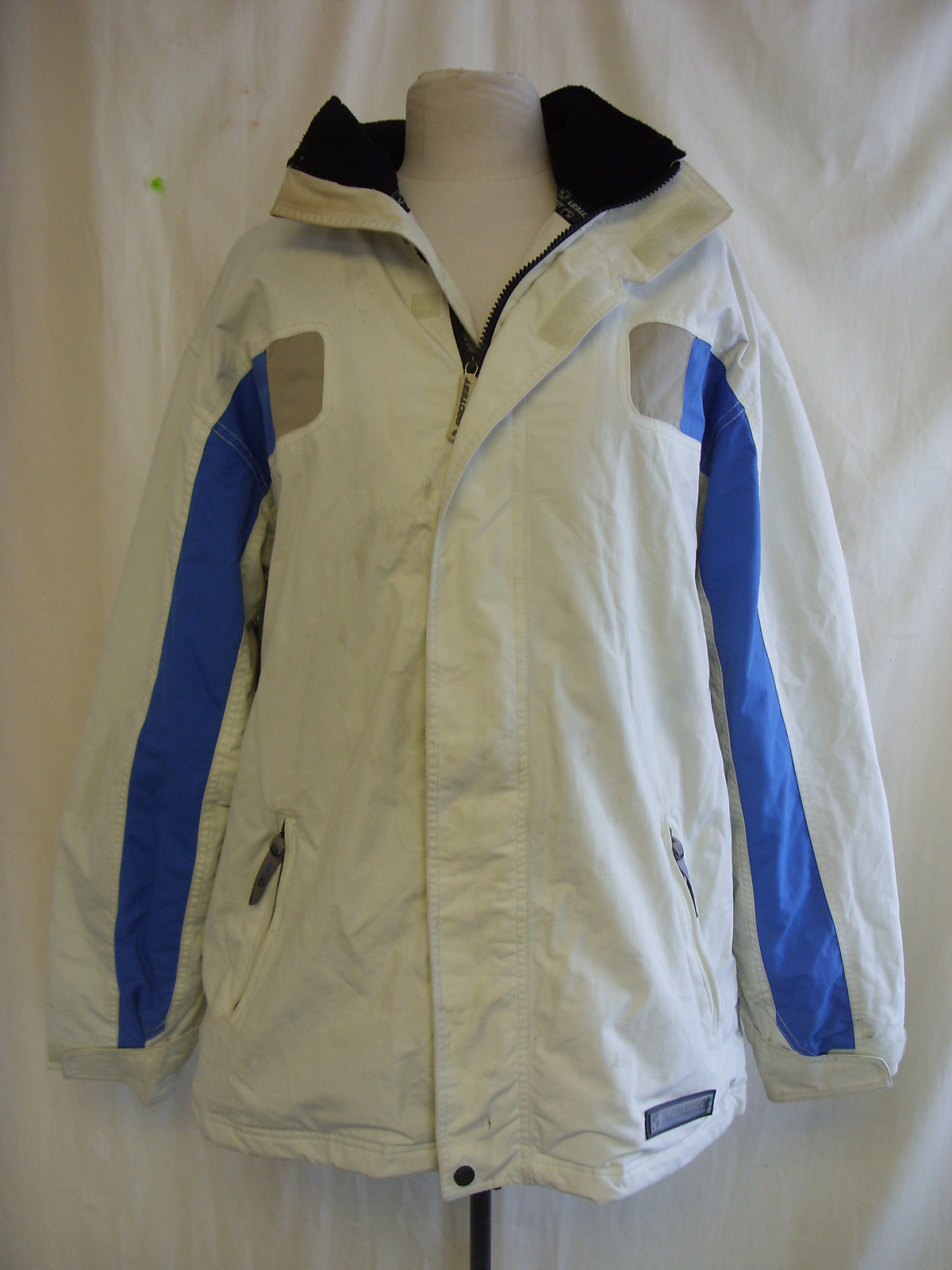 wind/waterproof, breathable 1881 