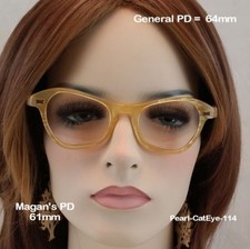 Vintage - PEARL CAT EYE Eyeglasses and Leather Case