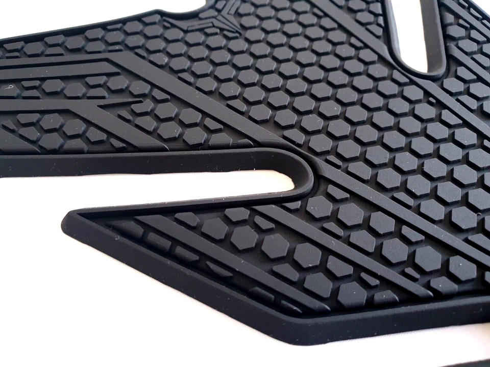 HONDA CB1000RR Fireblade (2004-2017) Rubber Tank Protection Pad - Large Size - Image 3 of 3