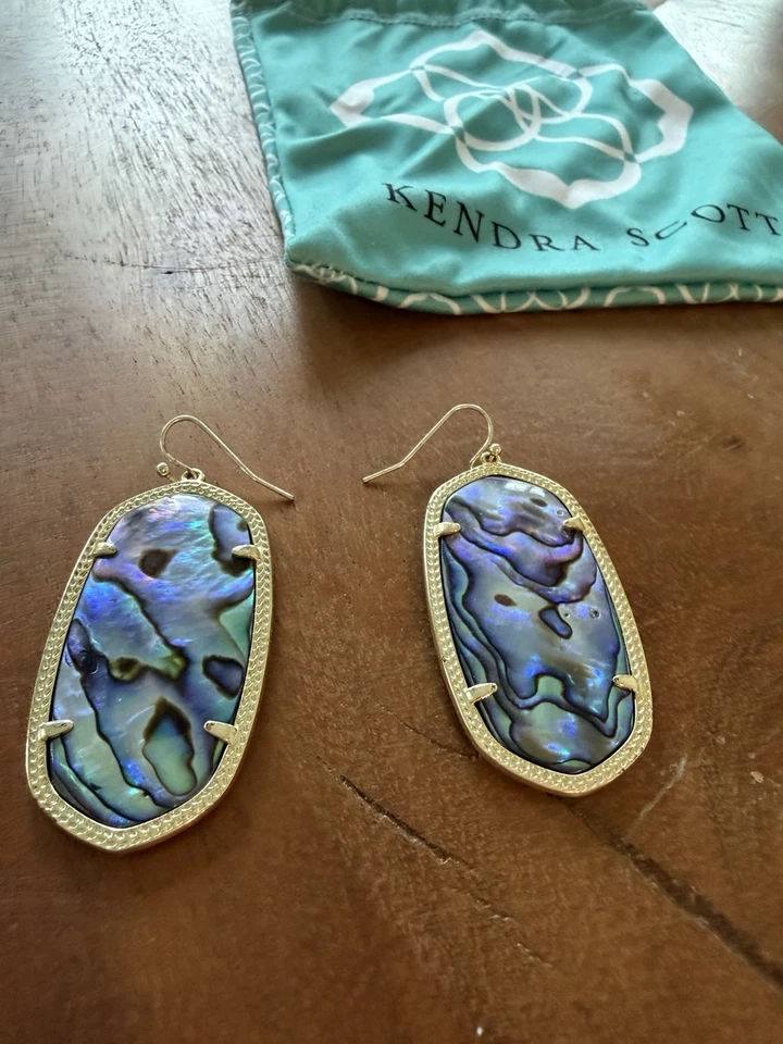 Pendientes colgantes de oro Kendra Scott Elle chapados en oro de 14 k concha de abulón Foto 3 de 4