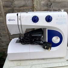 Delta "NM902" Electrical Sewing Machine w/Foot Pedal. In Fully working condition