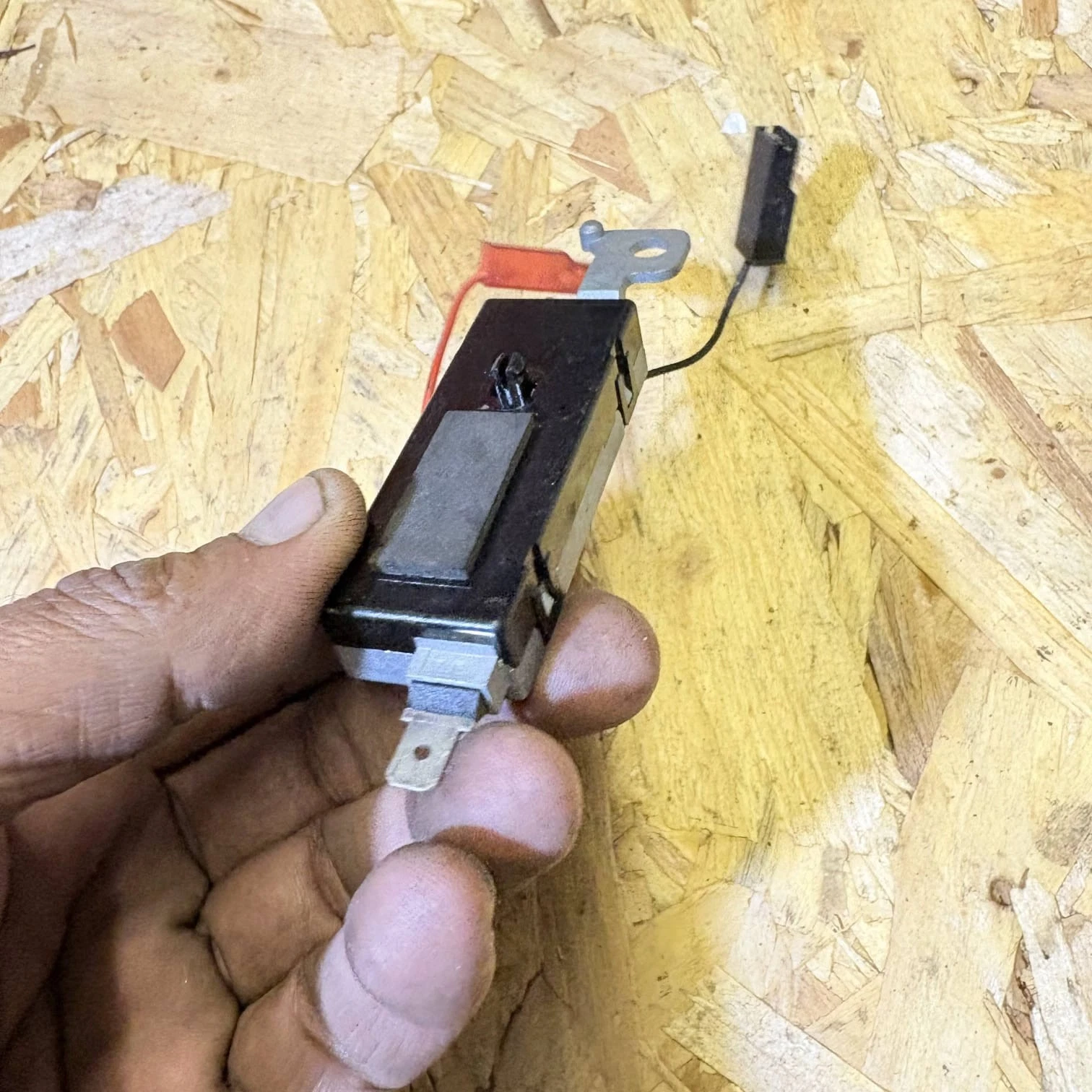 Hyundai i40 96270-3Z000 aerial amplifier connector and mounting reference