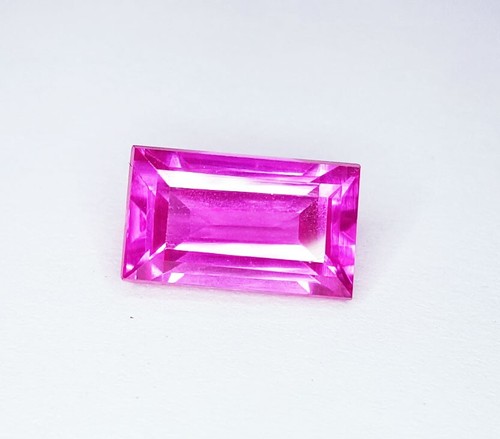 Saphir Rose Naturel Taillé Diamant 8 Carats - Certifié GIR - Qualité Exceptionnelle (translucide)