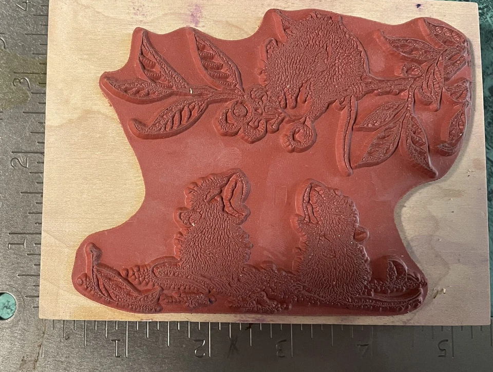 Stampa Rose House Mouse Wood Mounted Rubber Stamp Eating Blueberries - Image 2 of 2