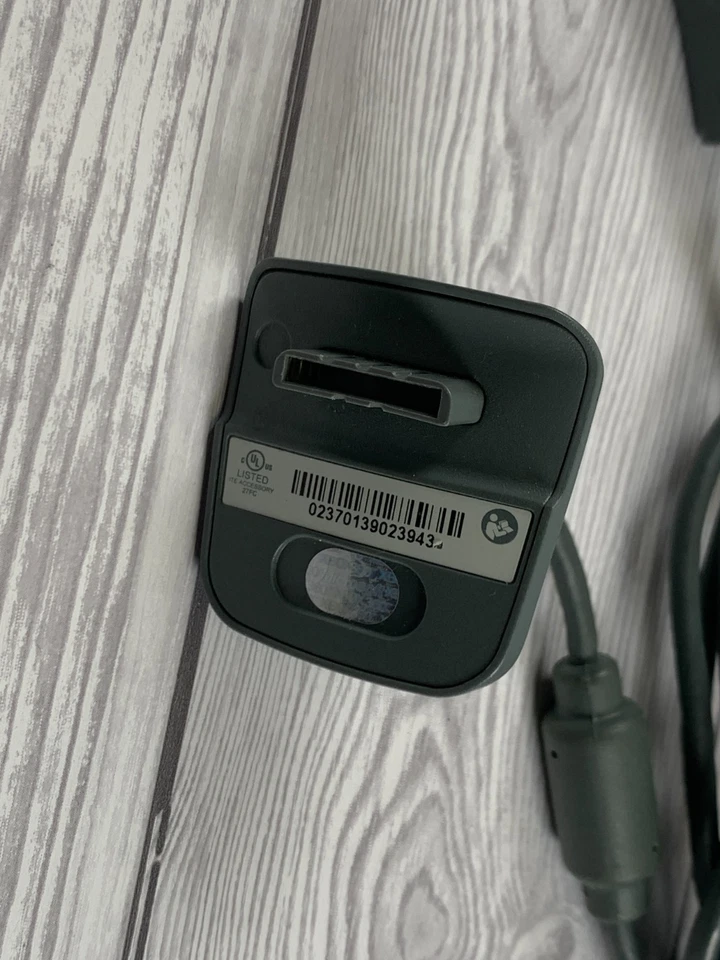 Official Microsoft Xbox 360 Play & Charge USB Cable Grey - Image 3 of 4