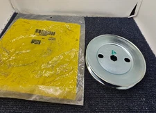 John Deere UC20697: Deck Spindle Pulley Automotive Replacement