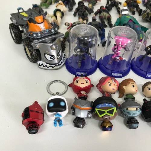 Fortnite Action Figures Bundle Lot w/ Weapons, Accessories, Building Materials - Picture 2 of 18