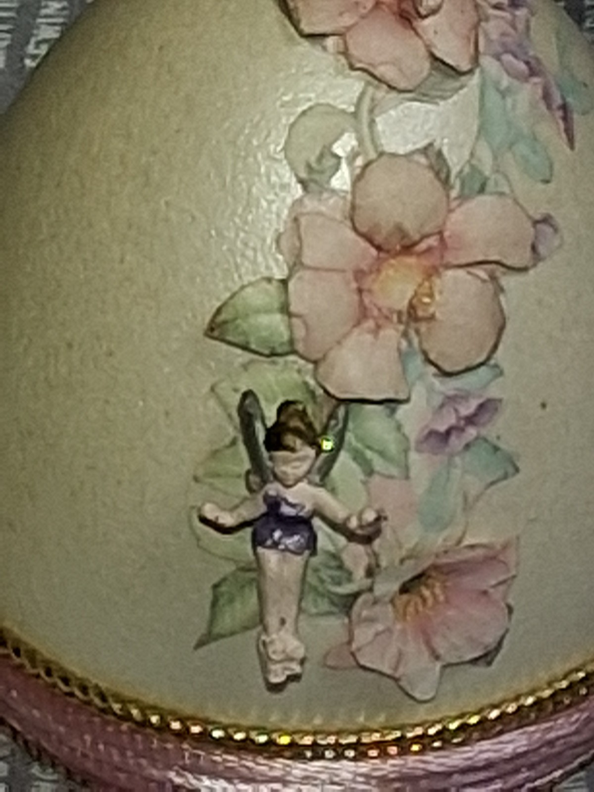 Vintage Egg Art White Velvet Lined Ring Tooth Fairy Keep Safe Box Opening Trin
