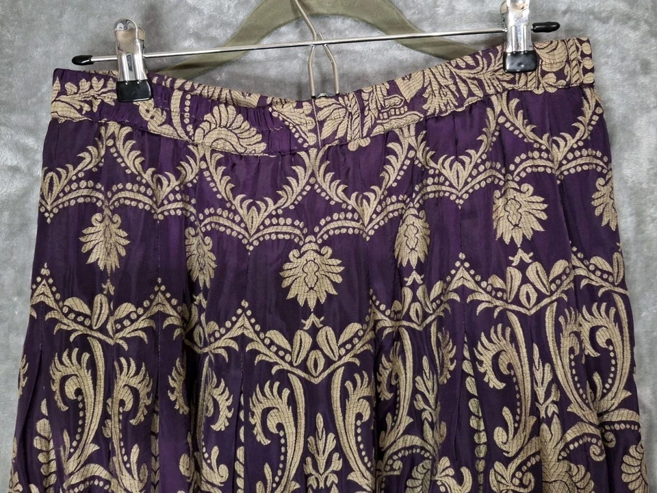 Falda Soft Surroundings púrpura y dorada talla PM Foto 3 de 4
