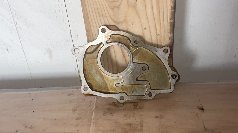 Placa de cobertura da bomba de óleo fabricante de equipamento original Nissan Xterra 4.0L 2005 - 2015 - Imagem 2 de 2