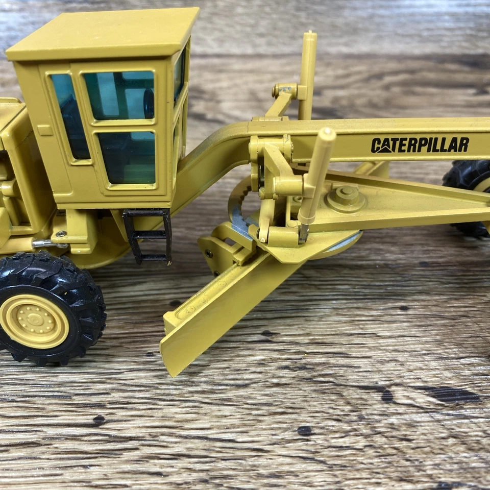 Caterpillar Cat 16G Motor Grader - NZG 1:50 Scale Diecast Model #387 New - Image 4 of 4