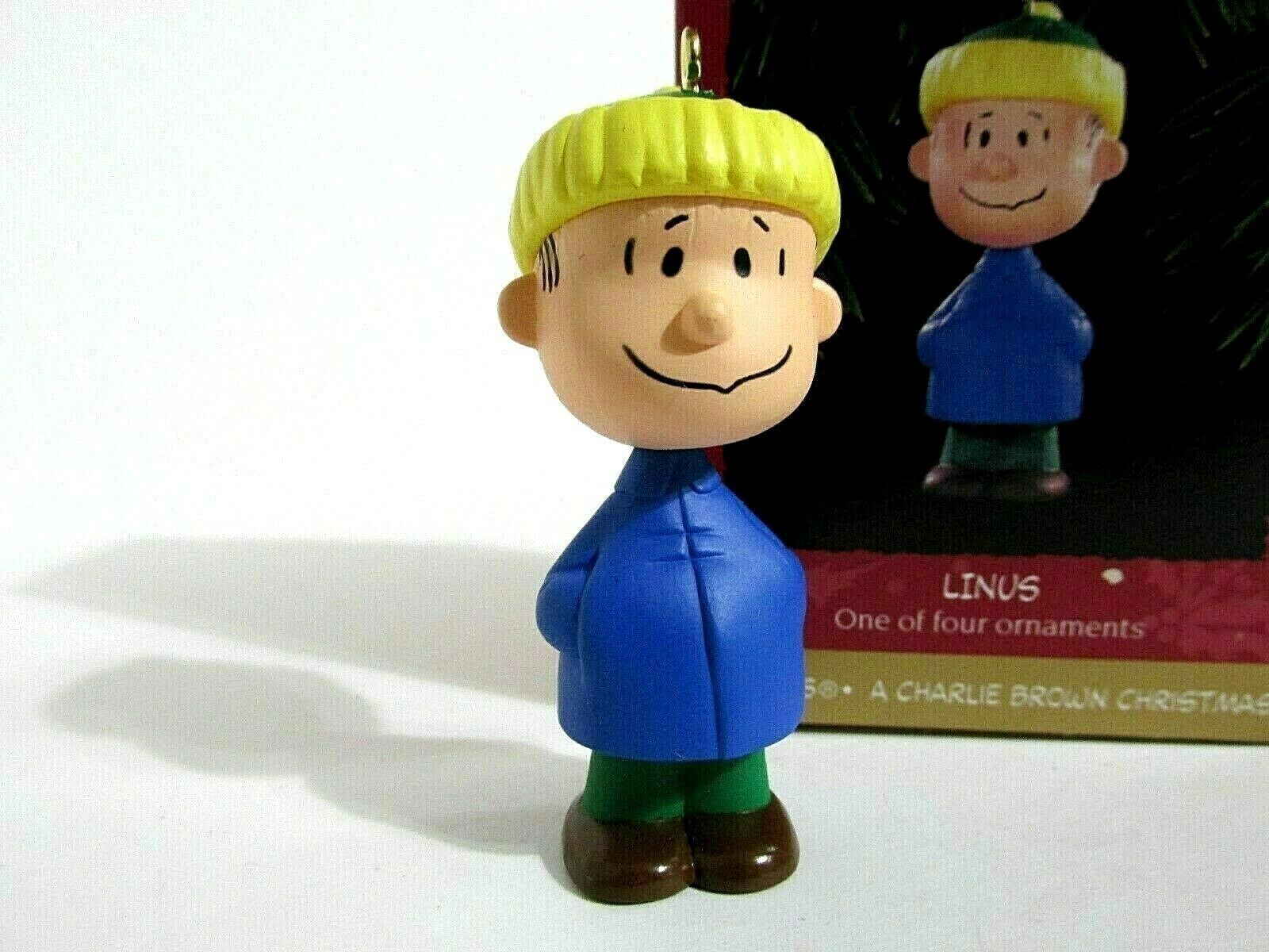 SNOOPY & FRIENDS 1995 HALLMARK CHRISTMAS ORNAMENT FIGURINE PEANUTS GANG